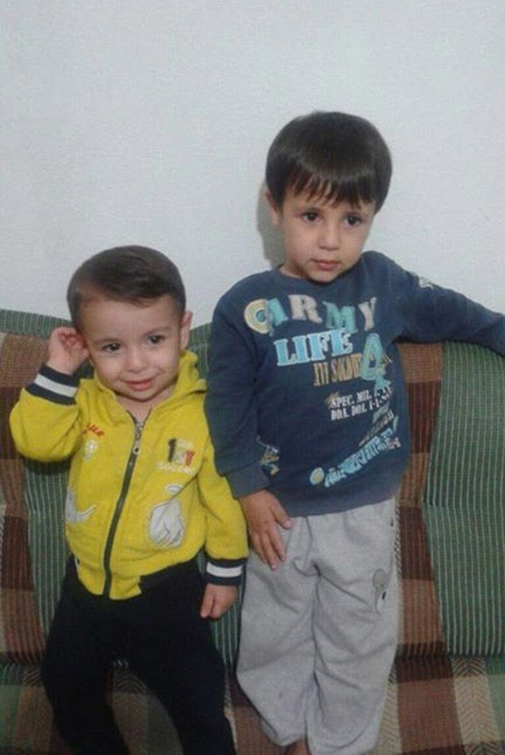 صغار المشككين في أعظم مأساة ينشرون صورة للطفل الغريق وهو يلعب صورة رقم 6 صغار المشككين في أعظم مأساة ينشرون صورة للطفل الغريق وهو يلعب صورة رقم 6