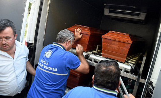 صغار المشككين في أعظم مأساة ينشرون صورة للطفل الغريق وهو يلعب صورة رقم 4 صغار المشككين في أعظم مأساة ينشرون صورة للطفل الغريق وهو يلعب صورة رقم 4