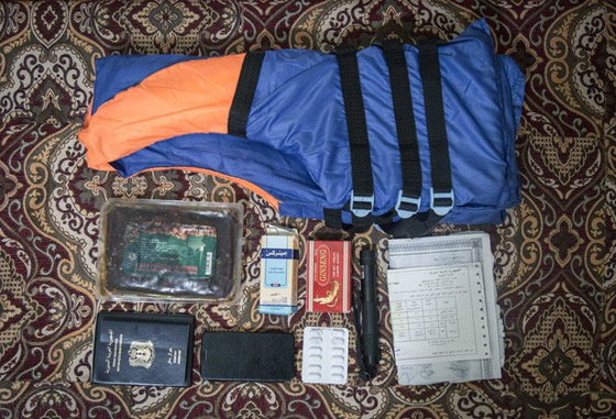 ماذا يحمل المهاجرون معهم اثناء فرارهم من جحيم بلادهم؟ صورة رقم 1 ماذا يحمل المهاجرون معهم اثناء فرارهم من جحيم بلادهم؟ صورة رقم 1