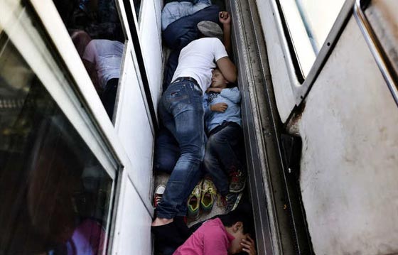 اكثر الصور تاثيرا من ازمة اللاجئين السوريين في البلاد الاوروبية.. شاهدها صورة رقم 2