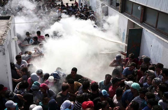 اكثر الصور تاثيرا من ازمة اللاجئين السوريين في البلاد الاوروبية.. شاهدها صورة رقم 4
