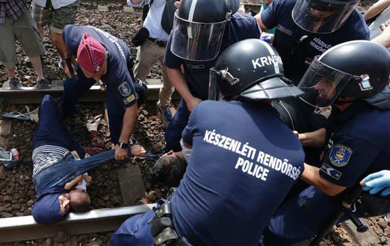 اكثر الصور تاثيرا من ازمة اللاجئين السوريين في البلاد الاوروبية.. شاهدها صورة رقم 6