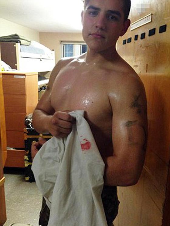 معركة الوسائد الامريكية تتحول الى حرب دموية شرسة صورة رقم 4