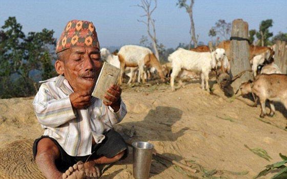 النيبال: اقصر رجل في العالم يرحل عن 75 عاما صورة رقم 2