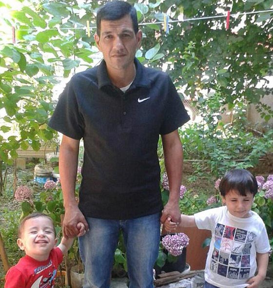 صور الطفل السوري آلان الكردي يلعب قبل ركوبه قارب الموت صورة رقم 3