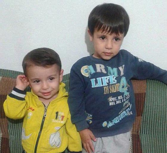 صور الطفل السوري آلان الكردي يلعب قبل ركوبه قارب الموت صورة رقم 2