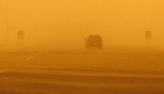 مئات حالات الاختناق بسبب عاصفة رملية تضرب لبنان والاردن والقدس صورة رقم 4