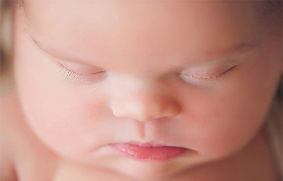 صور مؤثرة جدا: عائلة تودّع طفلتها المصابة بالسرطان بـ جلسة تصوير لتخليد حياتها القصيرة صورة رقم 11