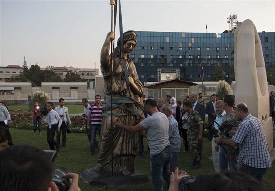 صور زنوبيا ملكة تدمر تغادر ارضها كلاجئة الى دمشق صورة رقم 2