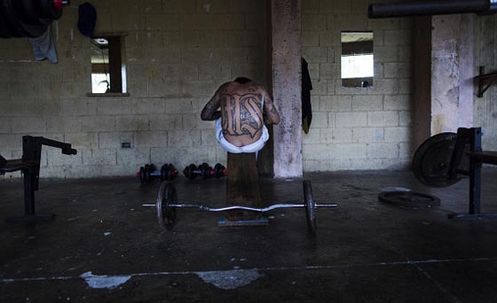 اخطر سجن بالعالم.. الشرطة تحرسه من الخارج ولا تجرؤ على دخوله صورة رقم 3