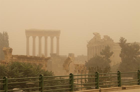 الشرق الاوسط يغرق في عاصفة ترابية.. وهذه هي آثارها المدمرة صورة رقم 4