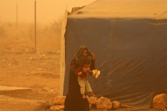 الشرق الاوسط يغرق في عاصفة ترابية.. وهذه هي آثارها المدمرة صورة رقم 9