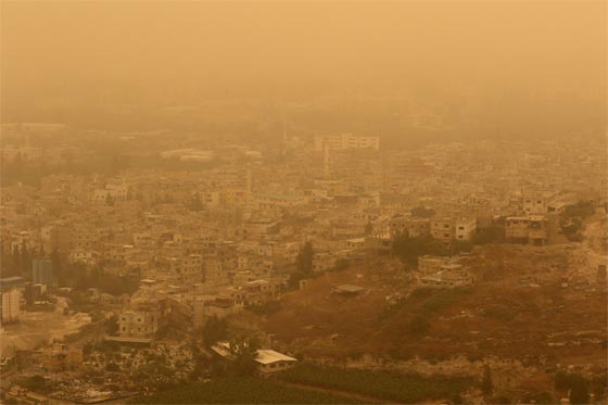 الشرق الاوسط يغرق في عاصفة ترابية.. وهذه هي آثارها المدمرة صورة رقم 13