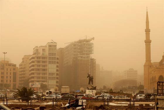 الشرق الاوسط يغرق في عاصفة ترابية.. وهذه هي آثارها المدمرة صورة رقم 15