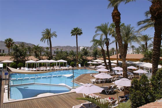 وجود فلسطينيين يدب الرعب في الاعياد اليهودية وفنادقها!! صورة رقم 4