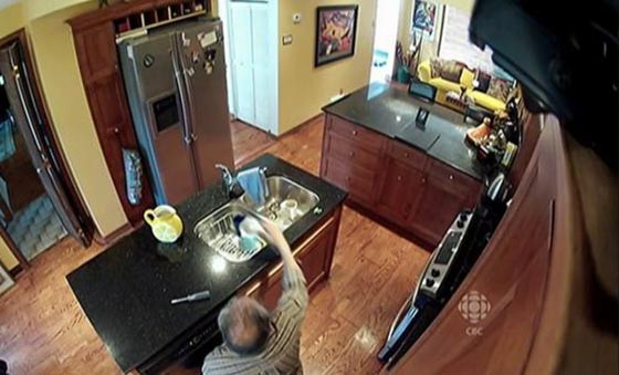 فضيحة موثقة.. مرشح كندي محافظ يتبول في فنجان قهوة صورة رقم 2 فضيحة موثقة.. مرشح كندي محافظ يتبول في فنجان قهوة صورة رقم 2