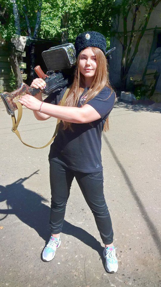 الروسية الاقوى في العالم تزور الاسد وتقدم له هدية ثمينة صورة رقم 7