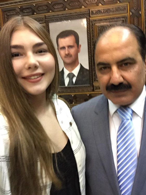 الروسية الاقوى في العالم تزور الاسد وتقدم له هدية ثمينة صورة رقم 2