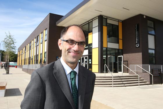 برطانيا: عزل اربعين طالبا لاخلالهم بقياسات القرطاسية صورة رقم 1