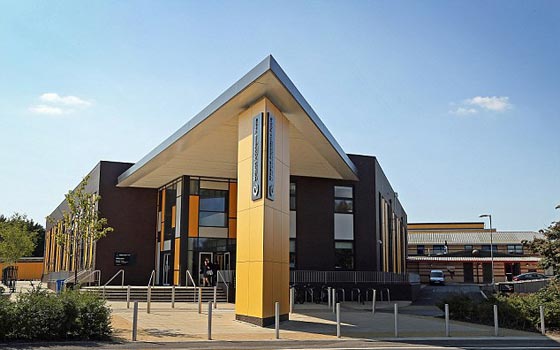 برطانيا: عزل اربعين طالبا لاخلالهم بقياسات القرطاسية صورة رقم 6