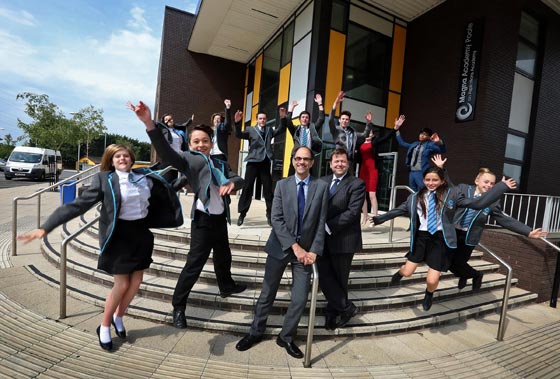 برطانيا: عزل اربعين طالبا لاخلالهم بقياسات القرطاسية صورة رقم 2