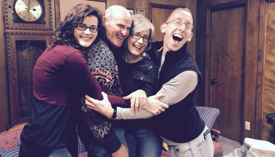 قس امريكي يضع حدا لحياته بعد ظهور اسمه في قائمة الخيانات الزوجية صورة رقم 1