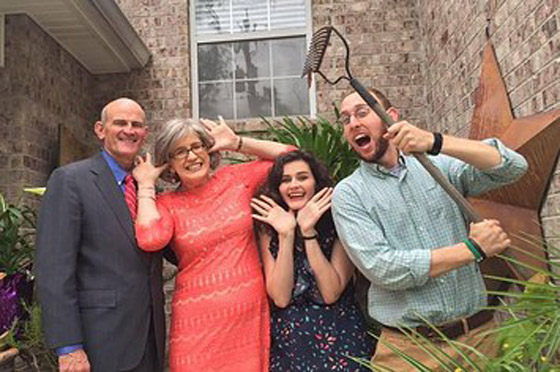 قس امريكي يضع حدا لحياته بعد ظهور اسمه في قائمة الخيانات الزوجية صورة رقم 2