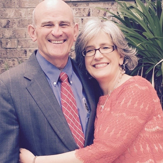 قس امريكي يضع حدا لحياته بعد ظهور اسمه في قائمة الخيانات الزوجية صورة رقم 4