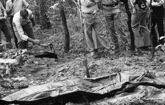 قراءة في دفتر سفاح.. وصل عدد ضحاياه 24 وقتله مساعده صورة رقم 2