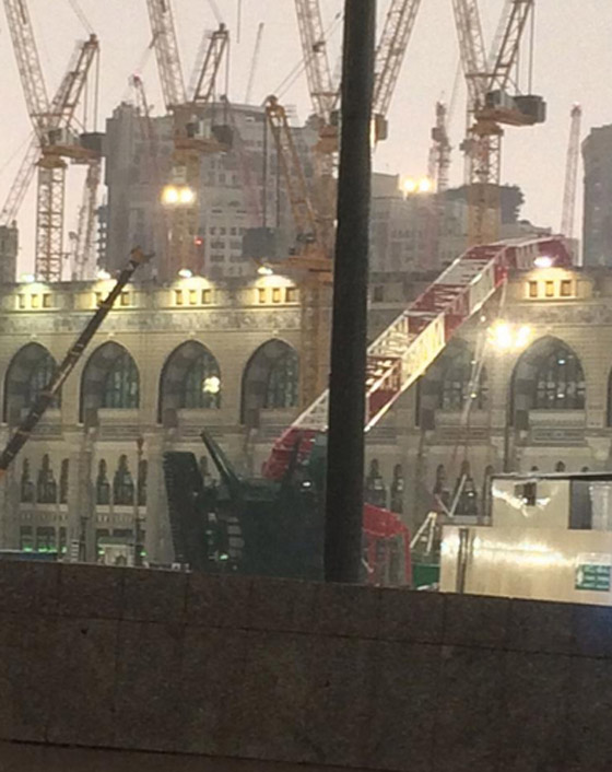 فيديو وصور حادث سقوط رافعة في الحرم المكي: مصرع 107 وإصابة  238   صورة رقم 5