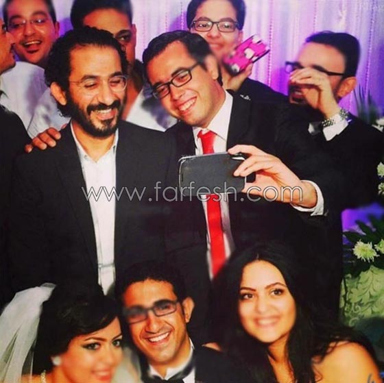  شبيه احمد حلمي يحقق حلمه بحضور النجم المصري حفل زفافه  صورة رقم 1