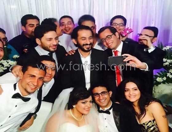  شبيه احمد حلمي يحقق حلمه بحضور النجم المصري حفل زفافه  صورة رقم 2