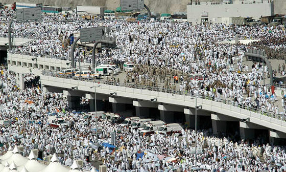 أسوأ حوادث وقعت في الحج قتلت المئات وآخرها انهيار الرافعة صورة رقم 3 أسوأ حوادث وقعت في الحج قتلت المئات وآخرها انهيار الرافعة صورة رقم 3