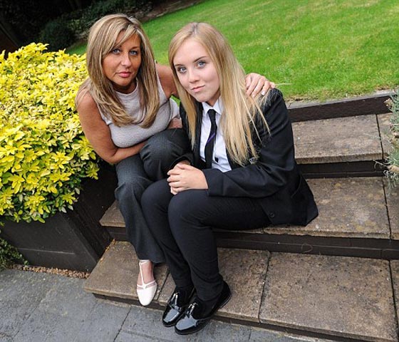 بعد حظر التنورة.. مدرسة بريطانية تمنع البنطلونات الضيقة للفتيات صورة رقم 5