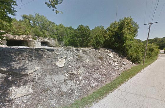 امريكية تحبس طفليها في كهف تحت الارض وسط القمامة والاسلاك التالفة صورة رقم 2