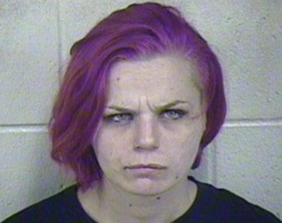 امريكية تحبس طفليها في كهف تحت الارض وسط القمامة والاسلاك التالفة صورة رقم 1