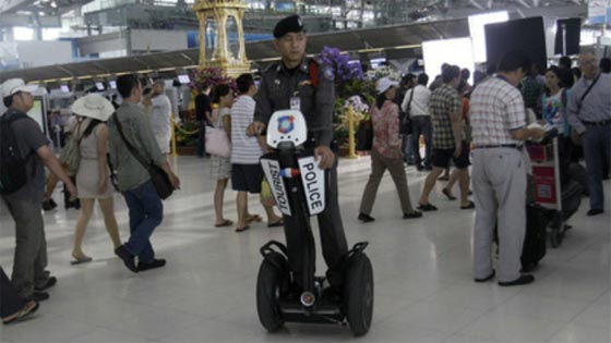 امراة تسرق قطعة الماس ثمينة بطريقة قلما تخطر على البال!! صورة رقم 1