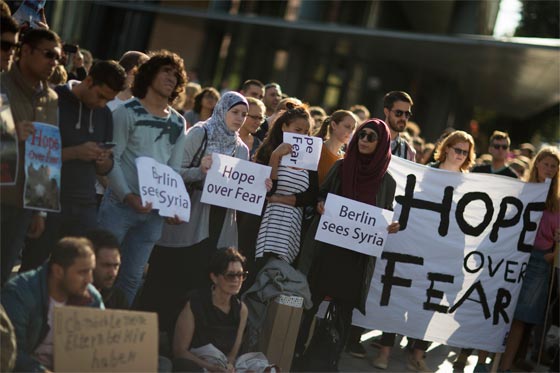 لماذا رحب الالمان باللاجئين واحتفوا بهم كل هذا الاحتفاء؟ صورة رقم 9