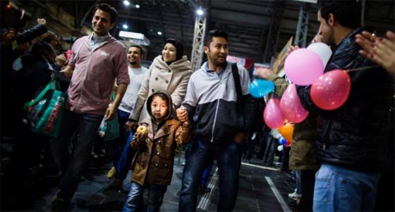 لماذا رحب الالمان باللاجئين واحتفوا بهم كل هذا الاحتفاء؟ صورة رقم 4