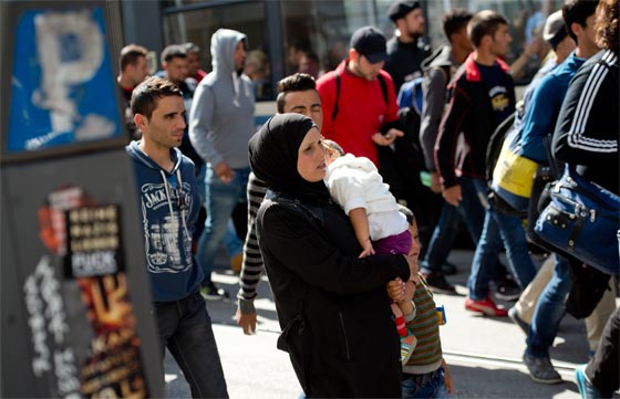 لماذا رحب الالمان باللاجئين واحتفوا بهم كل هذا الاحتفاء؟ صورة رقم 6