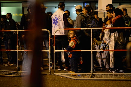 لماذا رحب الالمان باللاجئين واحتفوا بهم كل هذا الاحتفاء؟ صورة رقم 8