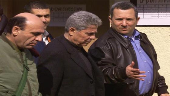 ناشطون يعارضون بشدة فكرة دفن العميل انطوان لحد في لبنان صورة رقم 2 ناشطون يعارضون بشدة فكرة دفن العميل انطوان لحد في لبنان صورة رقم 2