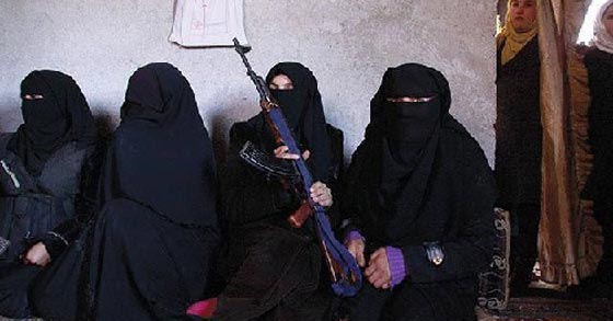 فيديو صادم: مقاتل مغربي داعشي يتحدث عما فعله التنظيم بزوجته صورة رقم 4 فيديو صادم: مقاتل مغربي داعشي يتحدث عما فعله التنظيم بزوجته صورة رقم 4