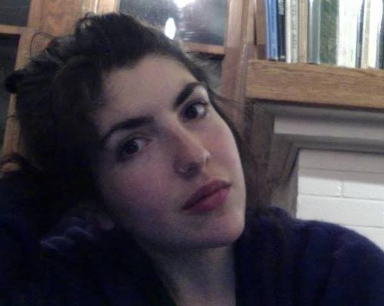 فنانة ترسم مرشح الرئاسة الامريكي دونالد ترامب بدم الحيض صورة رقم 7