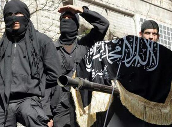 داعشي يصف زملاءه بقلة اللباقة ويتهمهم بسرقة حذائه!! صورة رقم 1