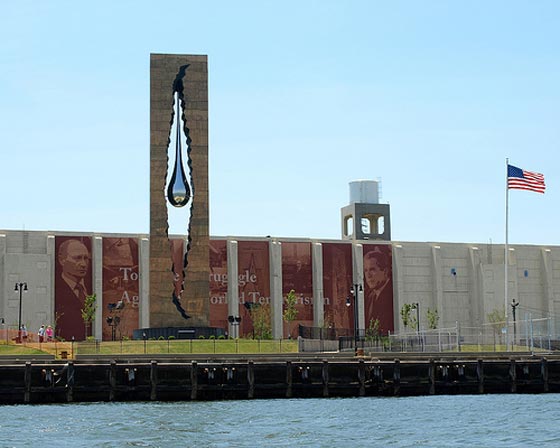 عالم النسيان يكتنف برج الدمعة بعد تخليده ضحايا 11 سبتمبر صورة رقم 2