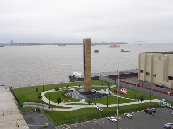 عالم النسيان يكتنف برج الدمعة بعد تخليده ضحايا 11 سبتمبر صورة رقم 4