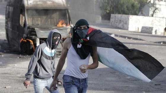 رماة الحجارة يقلقون راحة نتنياهو ويعكرون فرحه بالاعياد صورة رقم 1