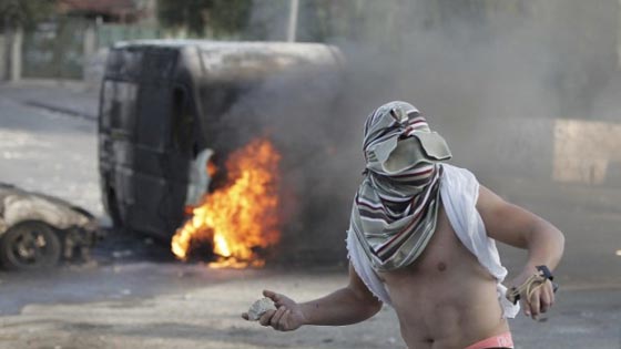 رماة الحجارة يقلقون راحة نتنياهو ويعكرون فرحه بالاعياد صورة رقم 2