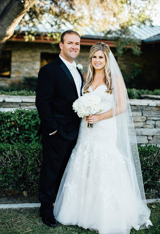 عريس يتحول الى بطل وينقذ احدى مدعواته من الموت صورة رقم 6